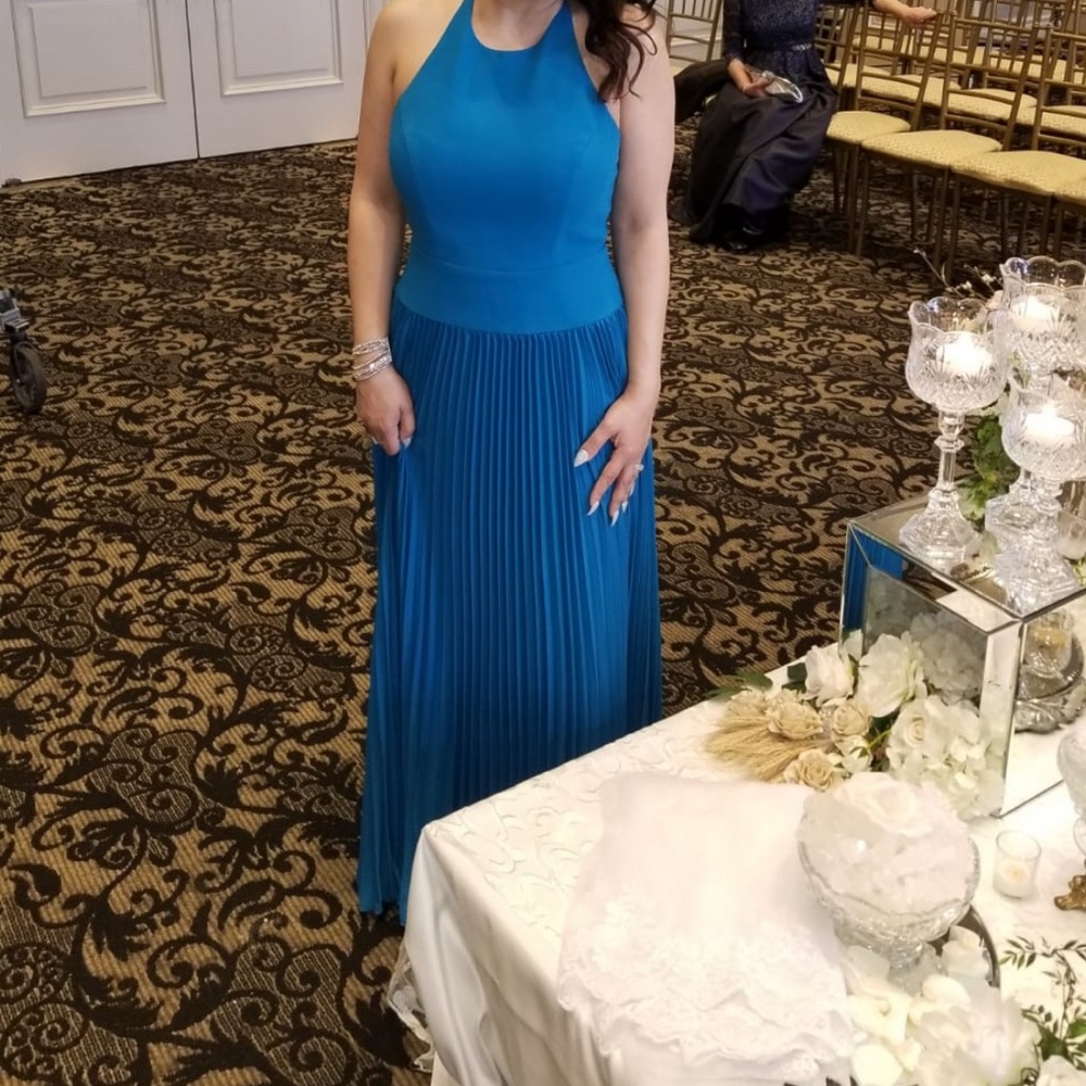 Formal dress - Picture 9 of 9
